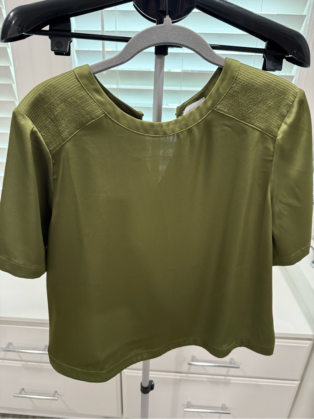 Evereve Olive Short-Sleeve Blouse with Textured Shoulder - Picture 3 of 11